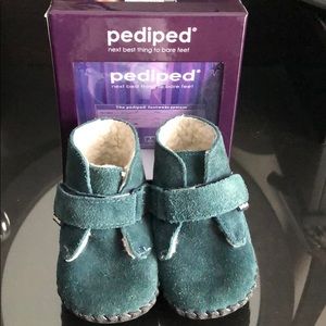 Infant suede boots